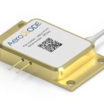 105/125 µmマルチモードファイバ（900µmバッファー）、SMA905コネクタ搭載の6Wモデル